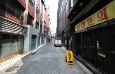 문 닫고 싶지만… 투잡 뛰는 사장님, 속끓는 유령영업 사연