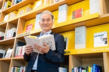 “우리 시 운율로 번역된 셰익스피어, 원문의 느낌 만끽할 수 있어”