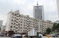 용산 한강변 늙은 아파트…땅 없는 이곳에 재건축 해법 생겼다