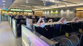 오죽하면 삼겹살도 직접 구워준다…설 곳 잃은 PC방의 비명