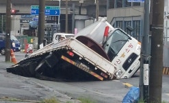 [포토타임] “반갑다 긴팔”… 전국 비 그치고 가을 날씨