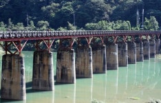 시간이 멈춘 땅, 한반도 허리를 걷다