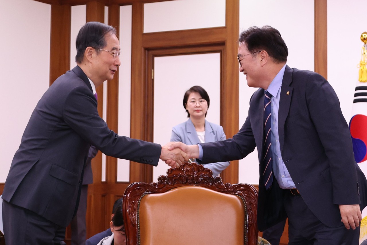 한덕수 대통령 권한대행과 우원식 국회의장, 갈등 심화