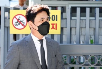 KIA 타이거즈 전 단장과 감독, 억대 뒷돈 혐의 2심서 모두 무죄 판결
