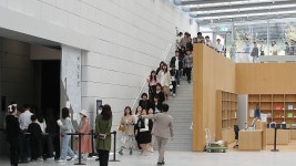 [포토타임] 반려견과 함께 하는 펫크닉...10일 서해안 가끔 비