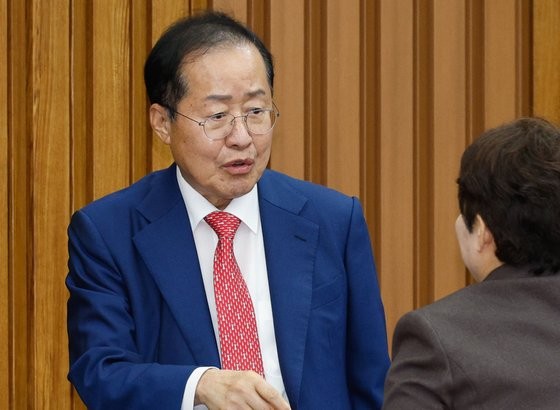 홍준표 대구시장, 명태균과의 관련 부인하며 여론조작 피해자 주장