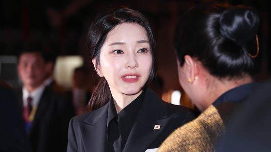 명태균씨 고발, 윤대통령 부부 진상조사에 황금폰 통화내용 확보ainting a clear picture of the truth about the involvement of political broker Myung Taekyun, the investigation into the case continues with great interest from the public. The Democratic Party and the prosecution seem poised to conduct a thorough investigation into the matter.