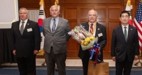 6·25 전쟁고아 1059명의 아버지 딘 헤스 대령, 백선엽 한미동맹상
