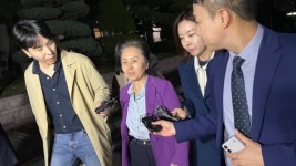 CCTV엔 잡혔는데 사라졌다…판도라 상자 명태균 황금폰