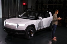 LG엔솔, 벤츠 이어 리비안도 뚫었다…8조원대 원통형 배터리 계약