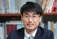 ‘위증범은 자백, 교사범은 부인’ 김용 재판서도 ‘자발적 위증’ 주장