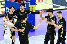 나경복 21점 펄펄… 안방 비운 KB손해보험, OK저축은행 격파