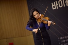‘바이올린 신동’ 사라 장 컴백…“이제는 현재 즐기며 연주한다”