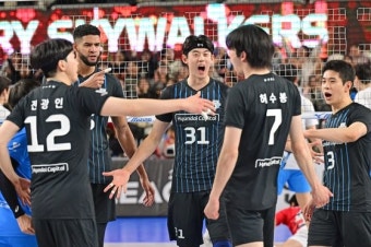 현대캐피탈, 승점 70 돌파할 정규리그 1위와의 카운트다운 시작  
레오, 6,500득점으로 역대 2번째 높은 기록 세워  
한국전력 꺾고 승점 70 도달한 현대캐피탈  
