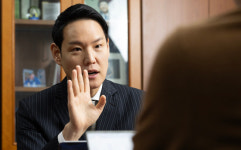 김한규 尹처럼 훈련 안 된 인사, 제왕적 권력 잡는 구조 바꿔야 [포스트 87 길을 묻다]