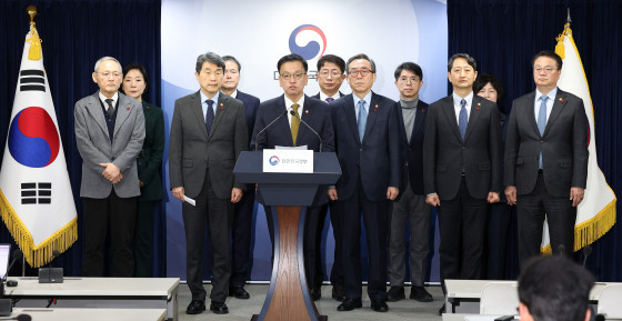 이주호 대행, 무거운 책무를 맡게 되어 막중한 책임감 느껴 - 국정은 시스템으로 운영한다고 밝혀
