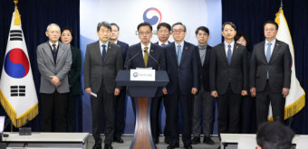 이주호 대행, 무거운 책무를 맡게 되어 막중한 책임감 느껴 - 국정은 시스템으로 운영한다고 밝혀
