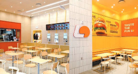 [issue&] 창의적 메뉴 개발, 매장 리뉴얼, 주방 자동화…3신 전략으로 롯데리아 매장 이용률 높인다