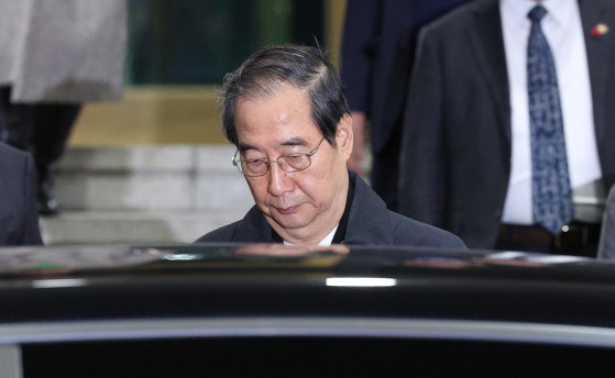 한때 예상됐던 한덕수 국무총리의 탄핵심판 선고는 미뤄진 채, 헌재의 판단이 지연되고 있다.
