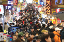 [포토타임] 설 앞두고 북적이는 재래시장…. 부산 부전시장