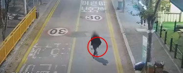 한밤 길거리 21㎝ 칼 든 공포의 男…14시간만에 잡히자 한 말 [영상]