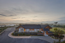 장항준 부부 점지한 삼신할배…70억 들여 지은 특이한 한옥