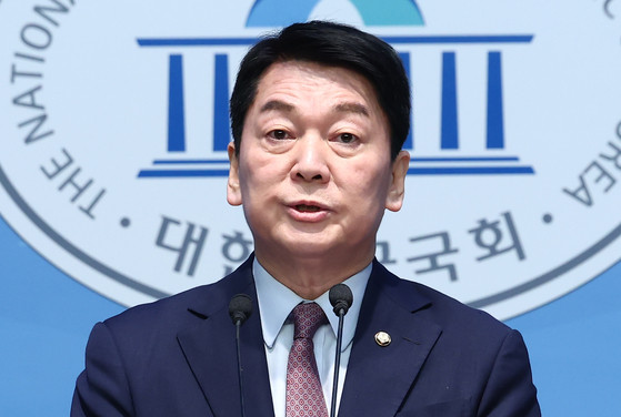 안철수, 경쟁자들에게 탄핵 사과와 개헌 약속해달라提议