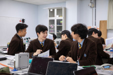 의대 경쟁 싫어서 제주 유학? ‘제치동’ 만든 귀족학교 실체