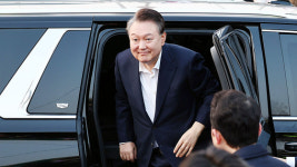 '구속 취소'가 셀링포인트…'尹 석방' 뒤 변호사들 웃고 있다