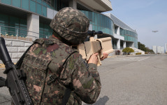 [포토타임] 다가오는 봄...홍매화 만개한 통도사