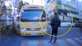 스치기만 해도 합의금 달라…고의로 부딪히고 돈 뜯어낸 재수생 [영상]