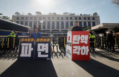 [단독] 野 추진 헌법재판관 임기 연장…13년전 국회 헌법 위배