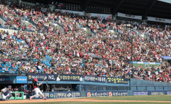 프로야구 118경기만에 200만 관중 돌파…역대 최단 기록
