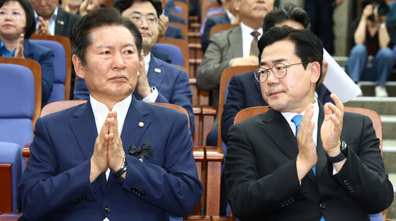 더불어민주당, 정청래 후보가 충청권으로 압승하며 당 대표 후보로 선출