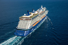 사막 찍고 빙하 투어까지…세계 누비는 호화 크루즈의 질주