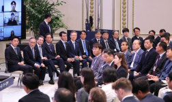 李 증시 눈에 띄는 성과…돈 흐름, 부동산서 금융시장으로 옮길 것