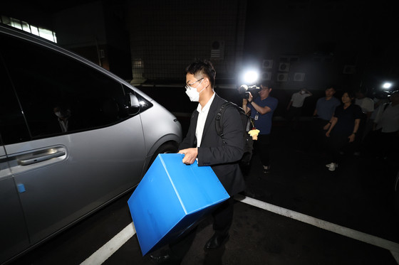 김건희 특검, 윤석열 전 대통령 부부 사저 압수수색… 의혹 확대 