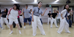 [포토타임] 부경국제계절학기 참가 외국인 대학생들의 즐거운 K-POP 댄스