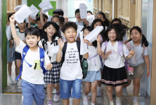 [포토타임] 폭염엔 진흙이지... 보령머드축제 대천해수욕장에서 개막