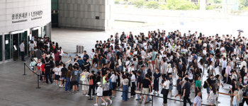 때밀이 신기 목욕탕 찾는 외국인…케데헌이 부른 뜻밖 특수 [GO로케]