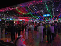 노란 옷 입고 줄섰다…추석 쇤 어르신 스트레스 푸는 곳