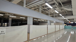 연휴에도 휑한 홈플러스…입점 상인들 차라리 폐점 바랄 지경