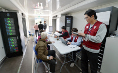 서울 안가도 되것네유 산골 어르신 웃게한 바퀴달린 병원[르포]