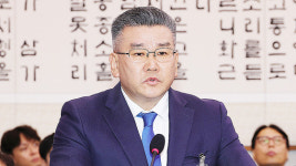 감사원장 퇴임식서 세상은 요지경 노래 틀고 고성 지른 유병호