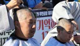 새나항공여행사주 | "여기선 숨 쉬어져" 6살 딸과 시위 나왔다…성탄절 유가족 눈물 [제주항공참사 1년]