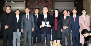 한동훈 반드시 돌아오겠다…친한 16명, 지도부 사퇴 요구