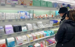 약국서 화장품 싹 쓸어간다…외국인 몰리는 홍대 약국 정체 [비크닉]