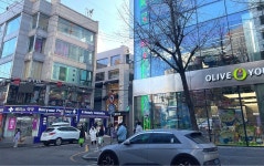 약국서 화장품 싹 쓸어간다…외국인 몰리는 홍대 약국 정체 [비크닉]