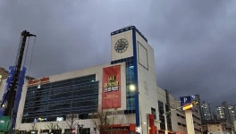 회생 갈림길 홈플러스, 한숨 돌렸지만…입점 상인 “불안감만 더 커져”