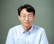 ‘저속노화’ 정희원 검찰 송치…일부 혐의 인정, 강제추행은 제외